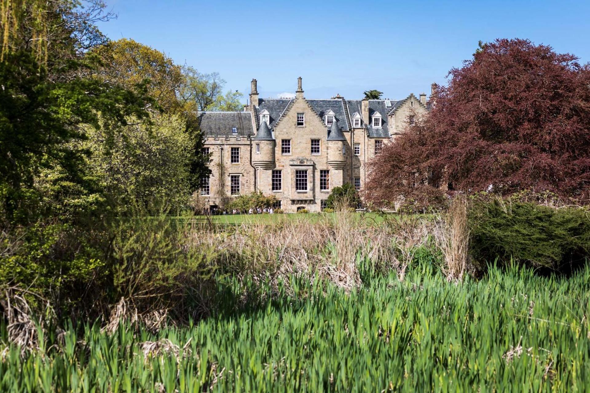 בית הארחה מאסלבורג 	Carberry Tower Mansion House And Estate מראה חיצוני תמונה