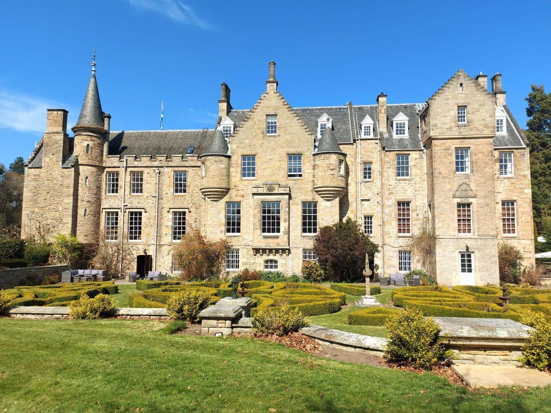 בית הארחה מאסלבורג 	Carberry Tower Mansion House And Estate מראה חיצוני תמונה