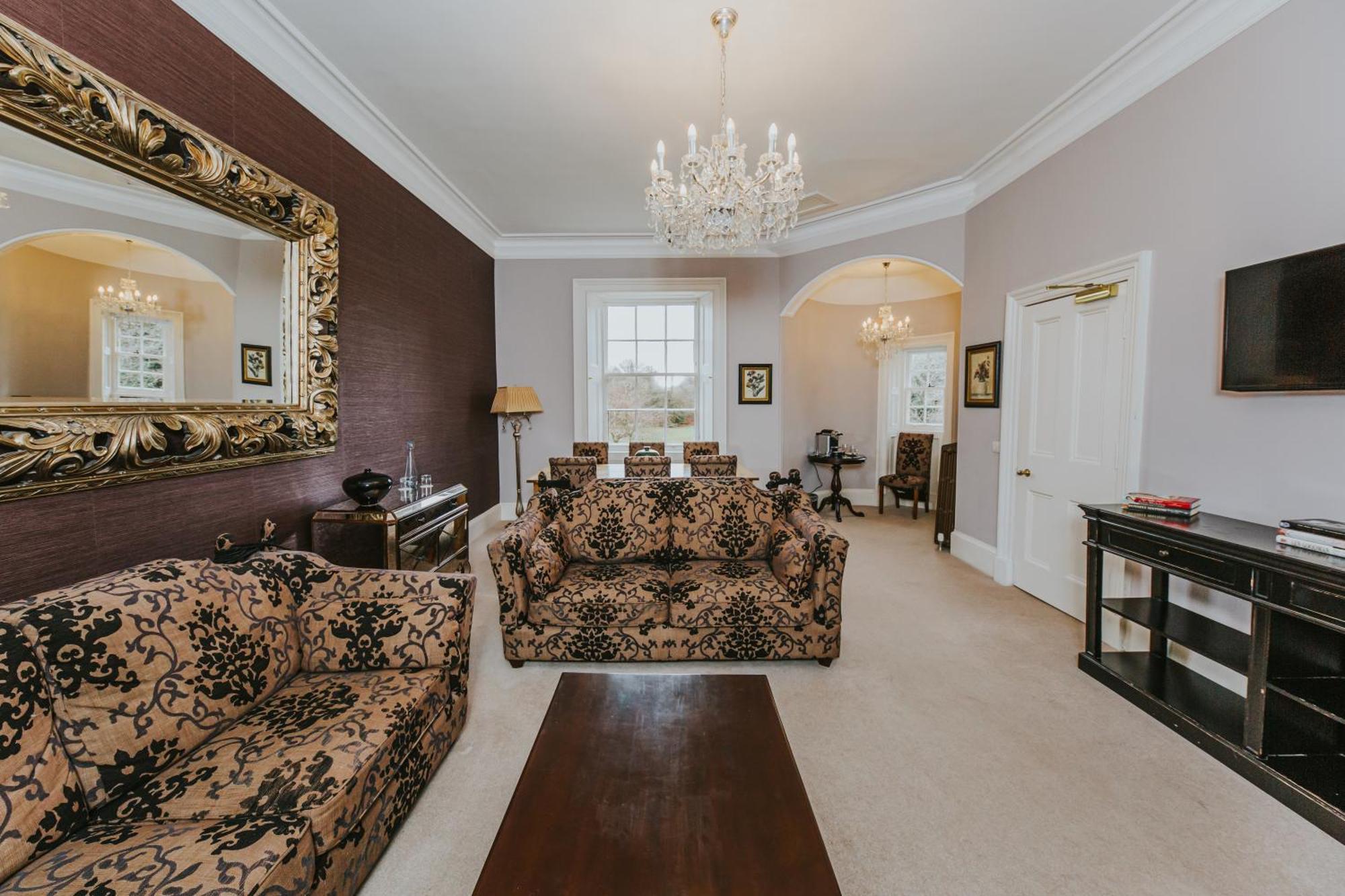 בית הארחה מאסלבורג 	Carberry Tower Mansion House And Estate מראה חיצוני תמונה